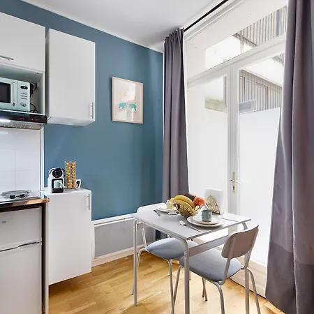 Guestrust - Arc De Triomphe 46