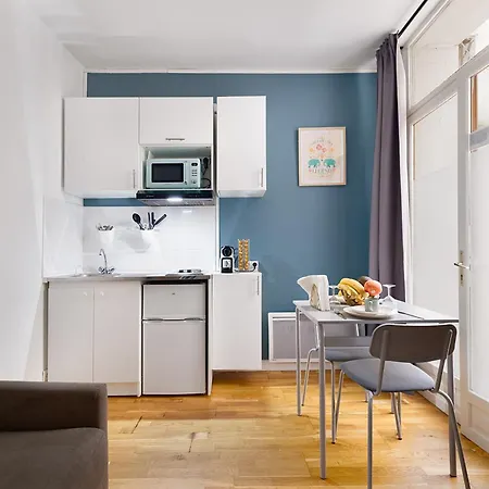 Guestrust - Arc De Triomphe 46 * Paříž