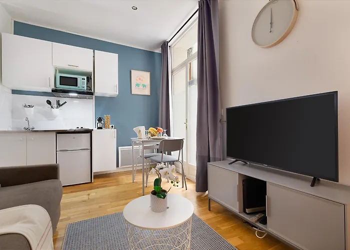 Guestrust - Arc De Triomphe 46 * Париж