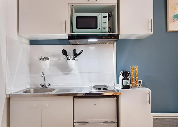 Guestrust - Arc De Triomphe 46 *