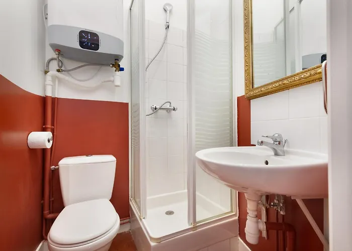 Guestrust - Arc De Triomphe 46 *